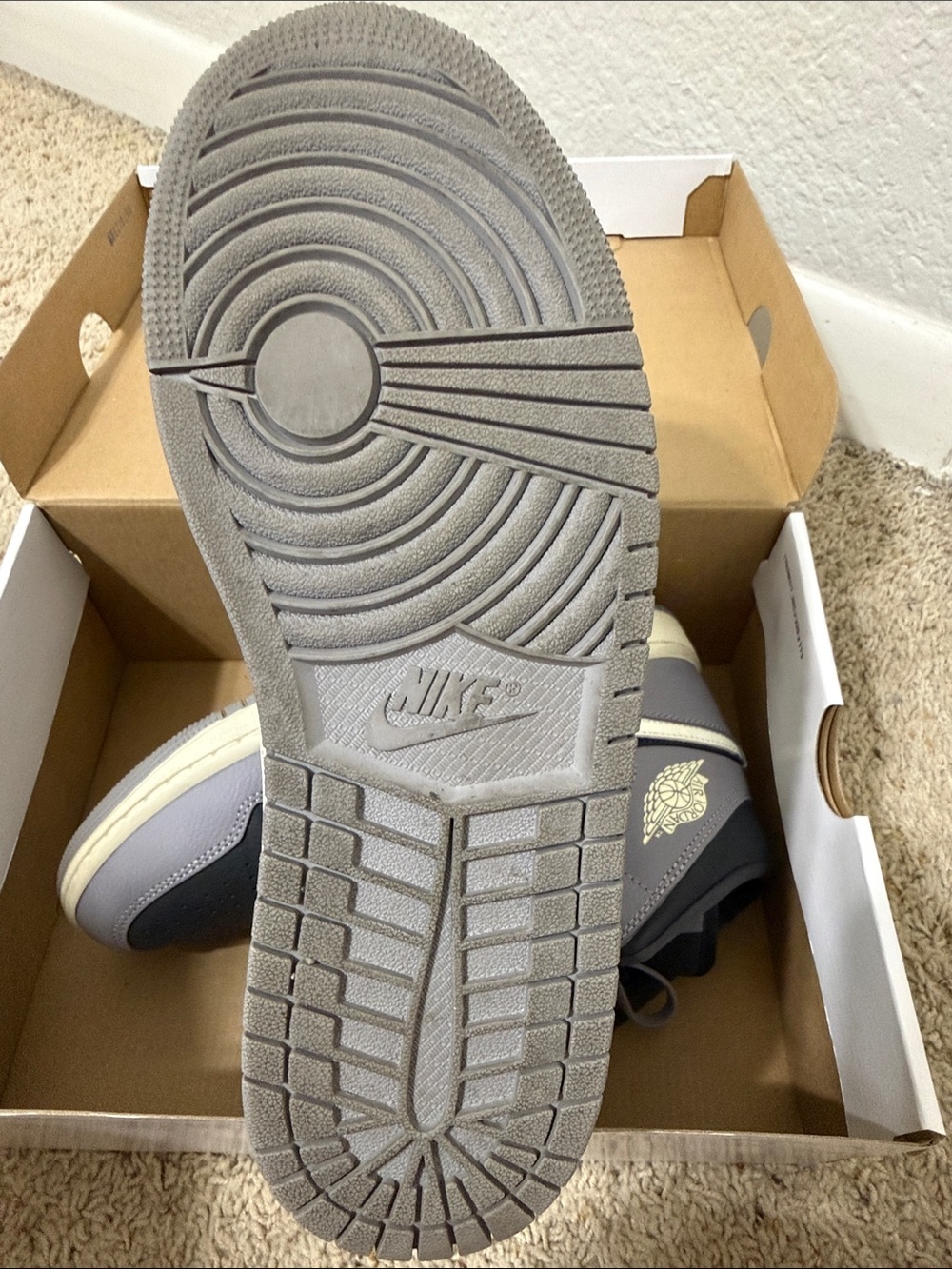 Air Jordan - Picture 2 of 3